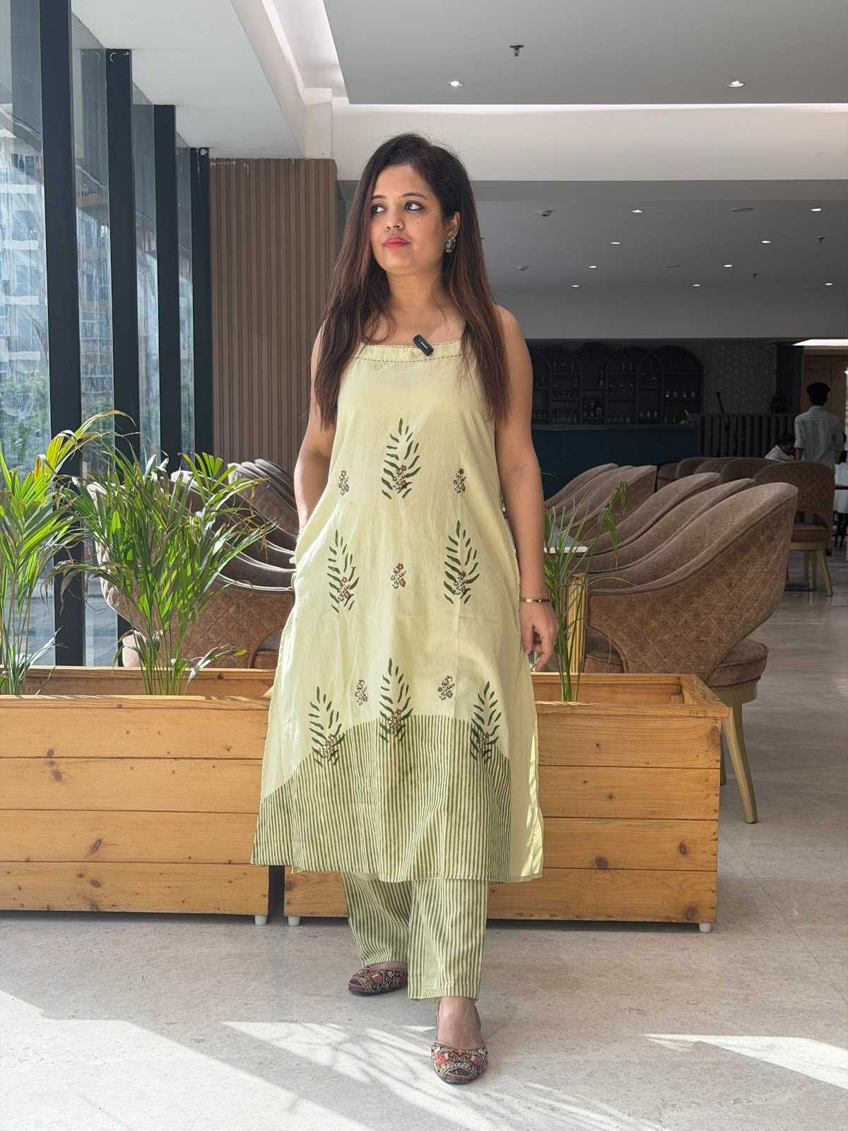 Pista Green Sleeveless Digital print cotton suit