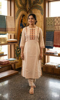 A line with fabric detailing pant set