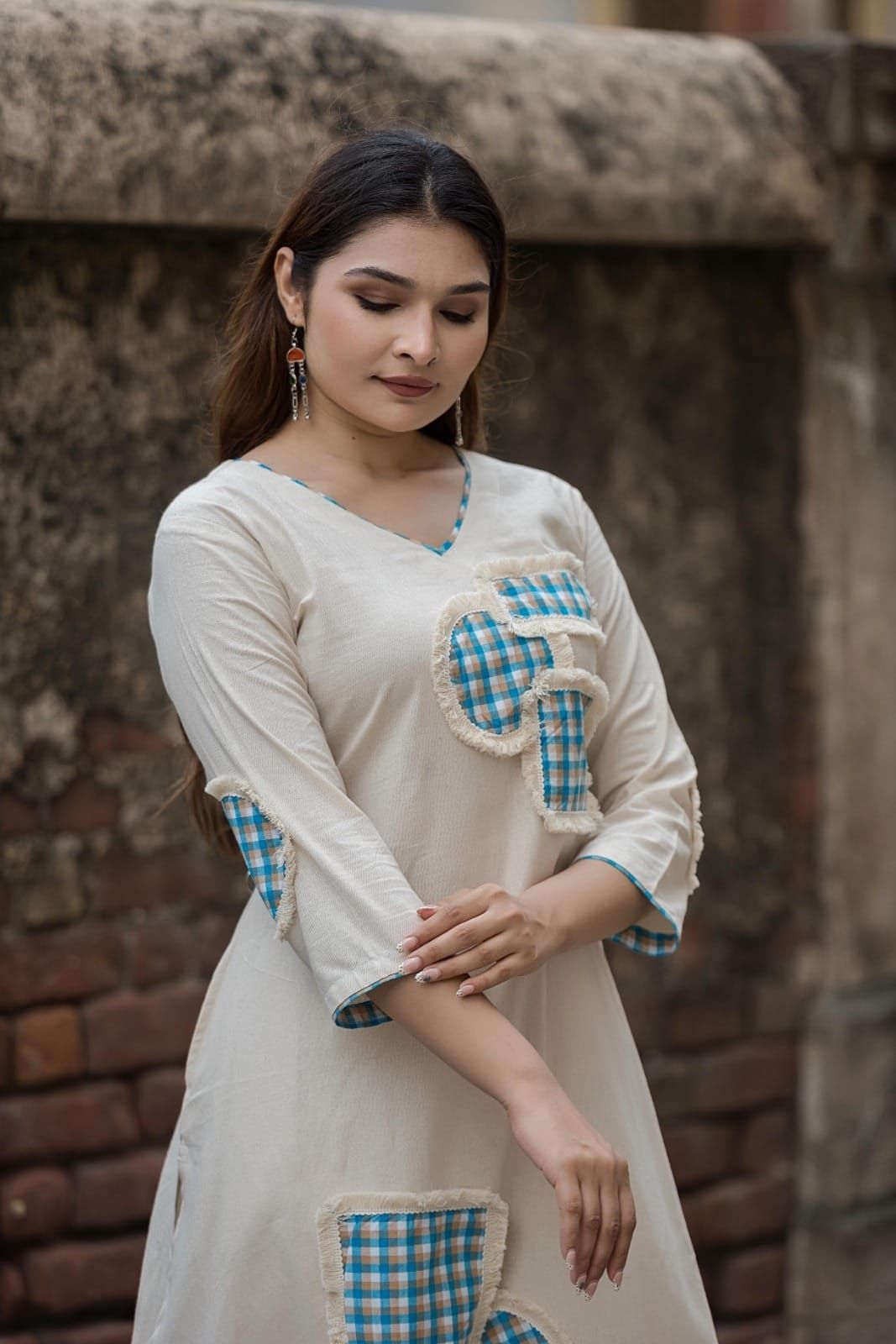 Cream Pure cotton kurta set with unique frayed plaid patch pockets with bottom