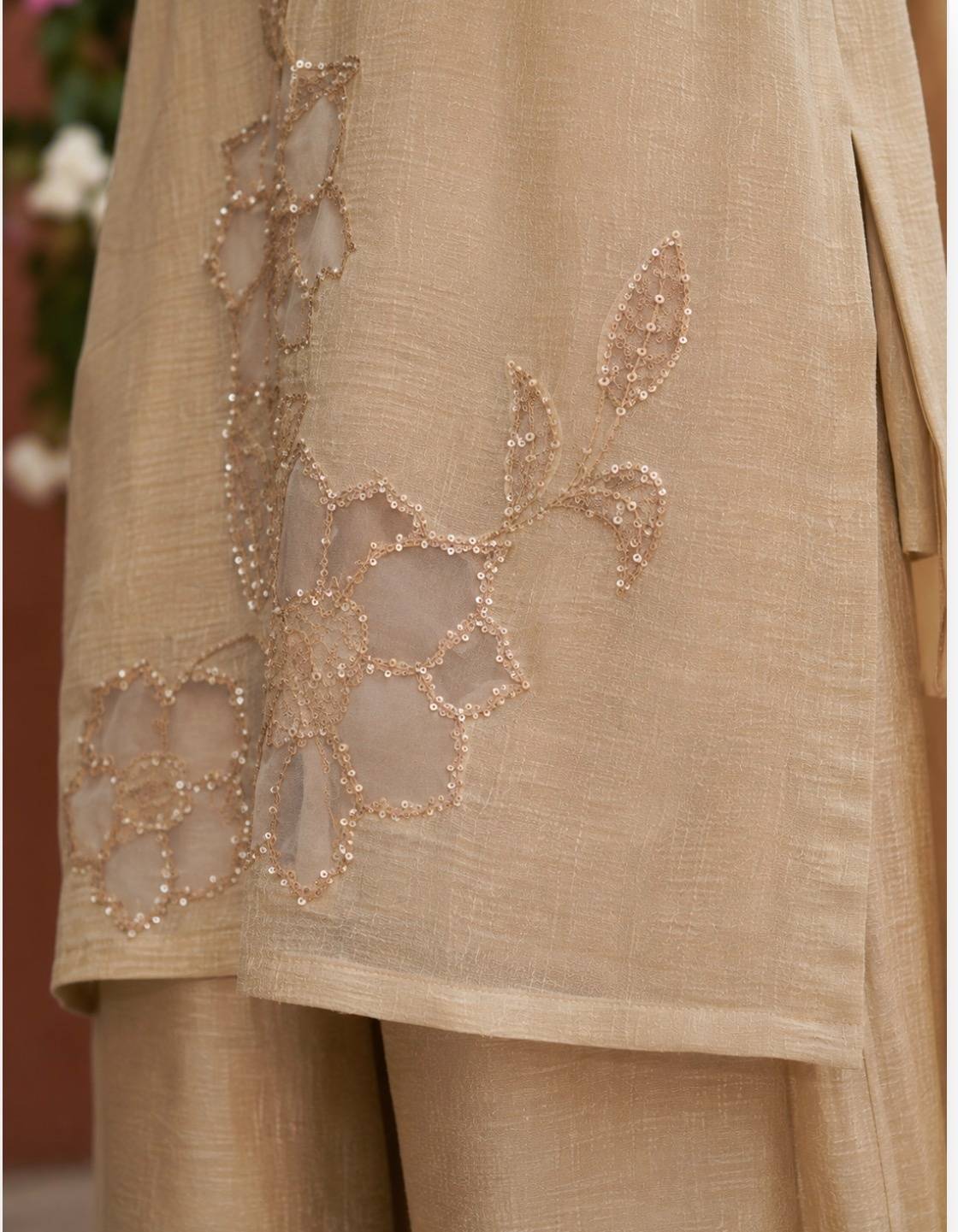 Florql Embroidered cut work suit in cushed tissue fabric