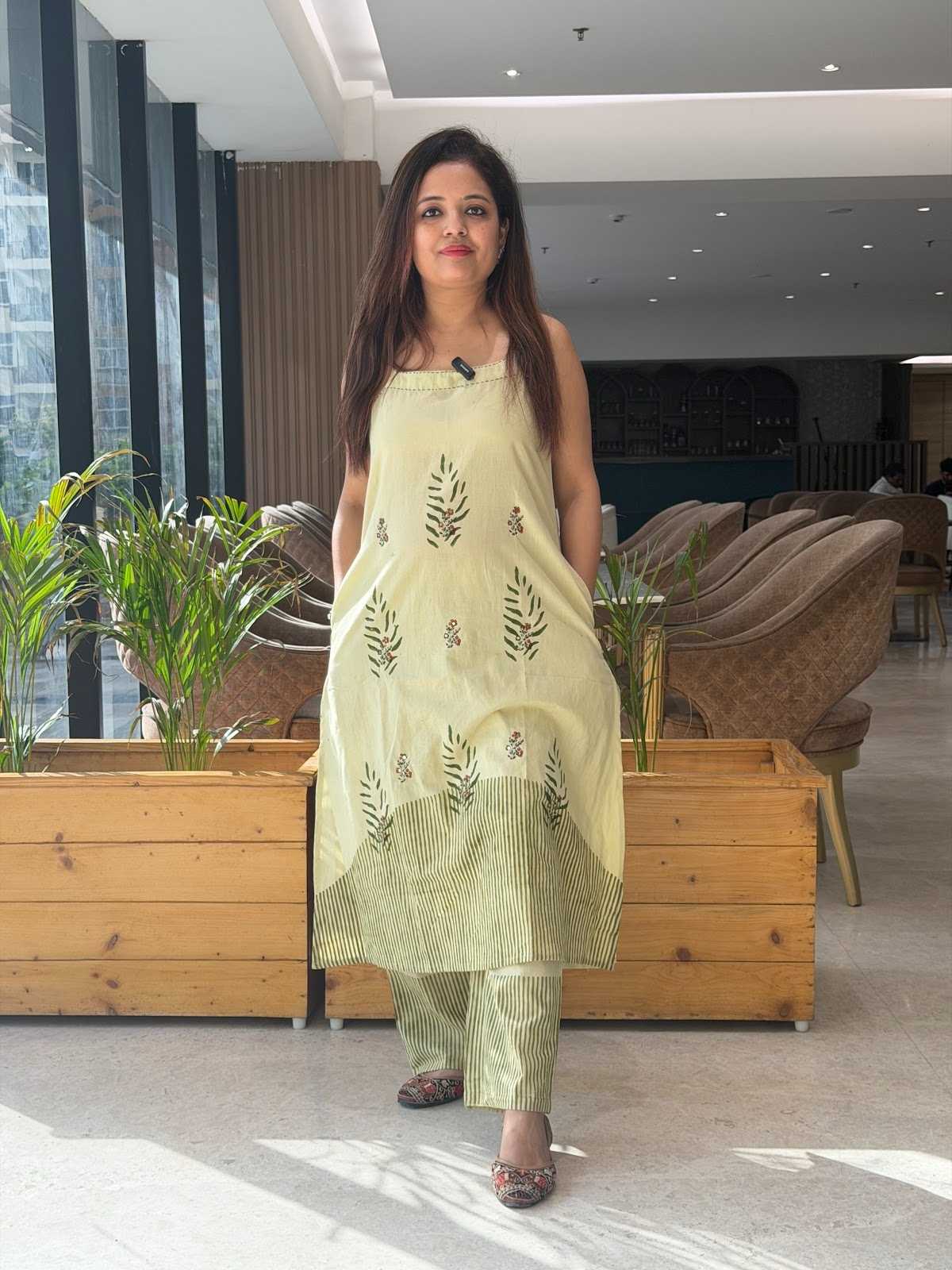 Pista Green Sleeveless Digital print cotton suit